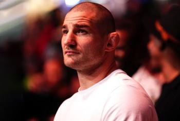 “ Je vais sortir mon flingue ” : l'incroyable dérapage de Sean Strickland envers le clan de Khamzat Chimaev  | UFC 328