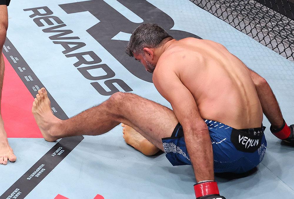 Quillan Salkilld embrase Perth en signant un arrêt spectaculaire face à Beneil Dariush en co-main event de l'UFC Fight Night 275