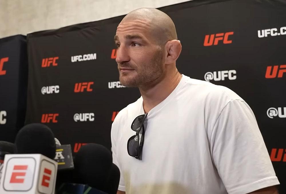 Sean Strickland accuse Khamzat Chimaev de se cacher derrière son entourage | UFC 328