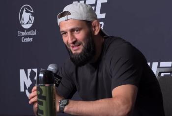 Khamzat Chimaev envisage une montée chez les poids lourds après son combat contre Sean Strickland | UFC 328