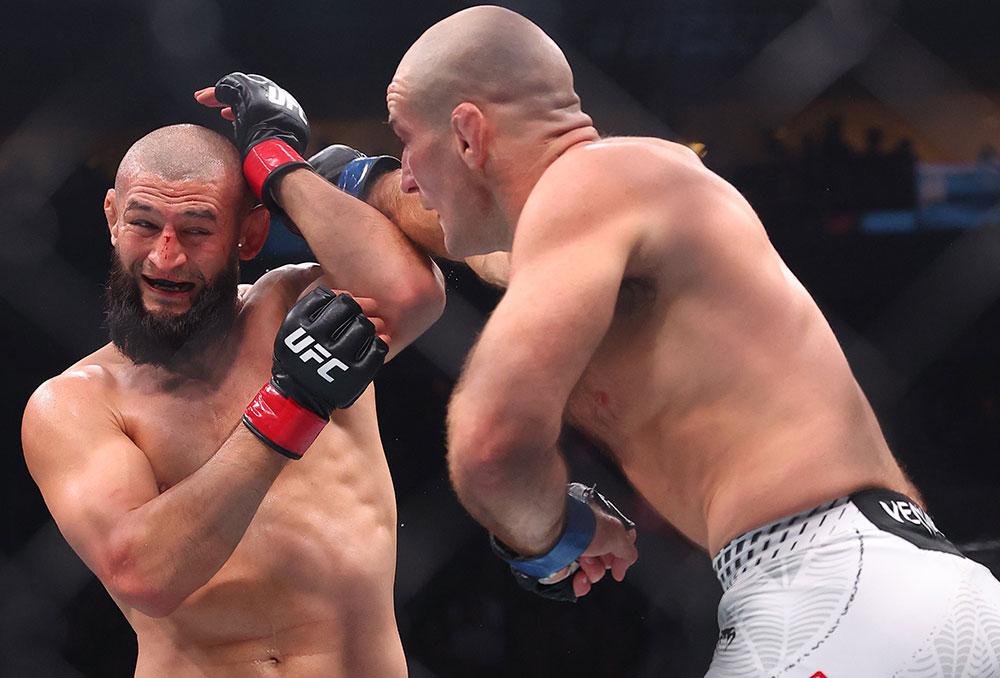 Sean Strickland détrône Khamzat Chimaev pour redevenir le roi des poids moyens | UFC 328