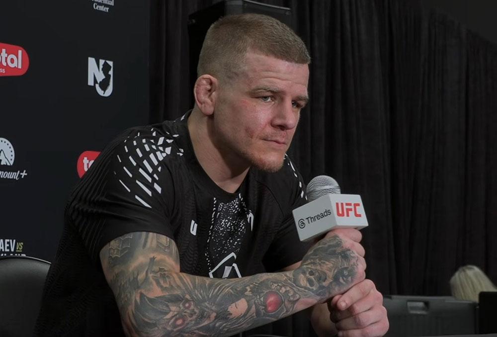 Grant Dawson explique l'origine de son émotion après sa victoire et révèle un drame familial | UFC 328