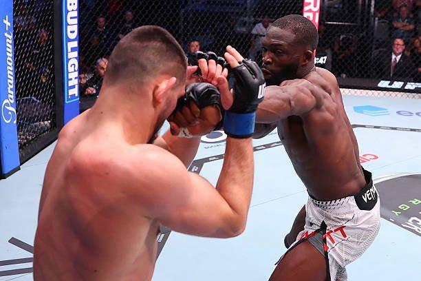 Artur Minev cède sous la pression constante de Tommy Gantt au sol | UFC Fight Night 276