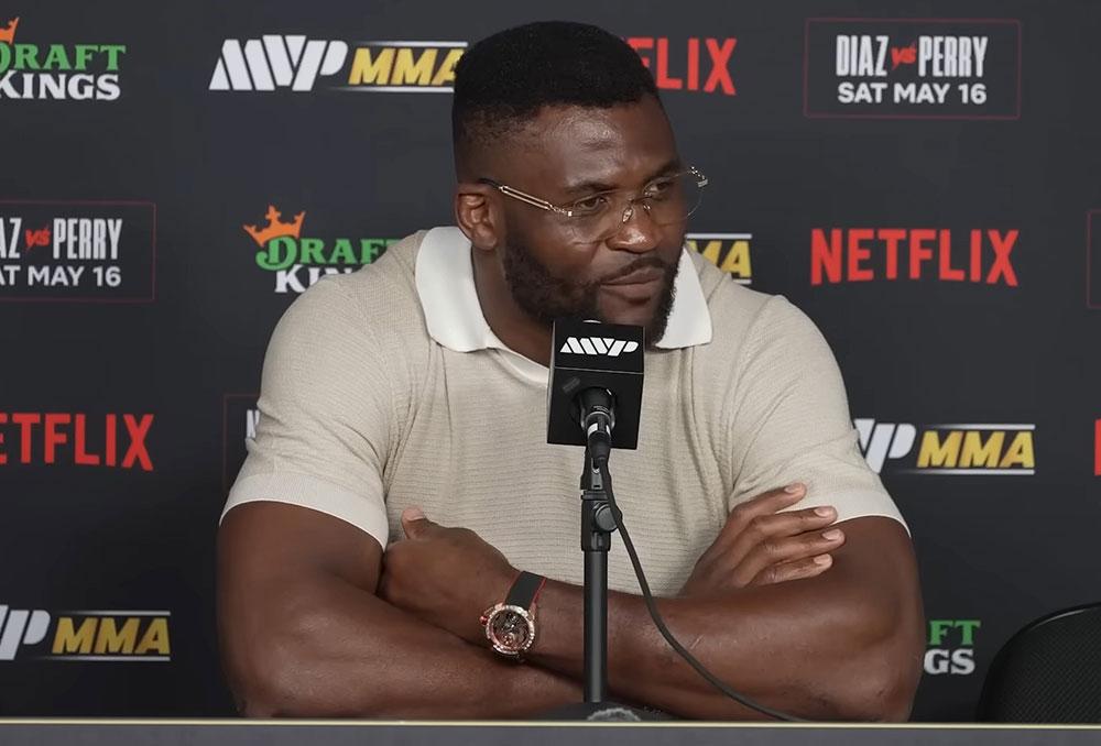 Francis Ngannou reste de marbre face au retour de Conor McGregor annoncé en plein combat | MVP MMA 1