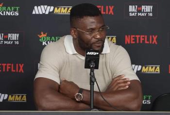 Francis Ngannou reste de marbre face au retour de Conor McGregor annoncé en plein combat | MVP MMA 1