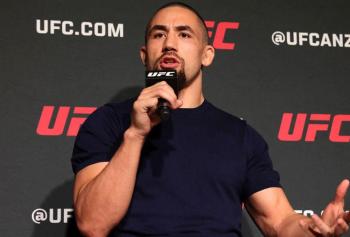 UFC 329 : Robert Whittaker réagit à sa relégation surprise en carte préliminaire