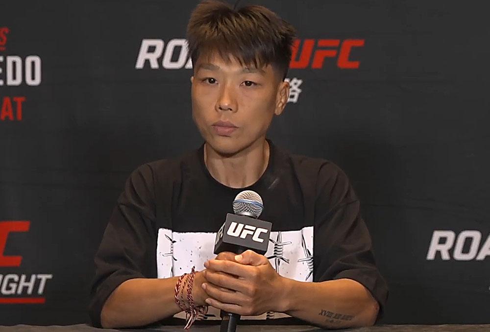 “Mon expérience me rend mature” : Xiong Jingnan rejette les critiques sur son âge avant ses débuts | UFC Fight Fight 277