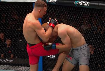 George Mangos bat Yuito Yanagawa par TKO suite à une série de coups de genou | Road to UFC