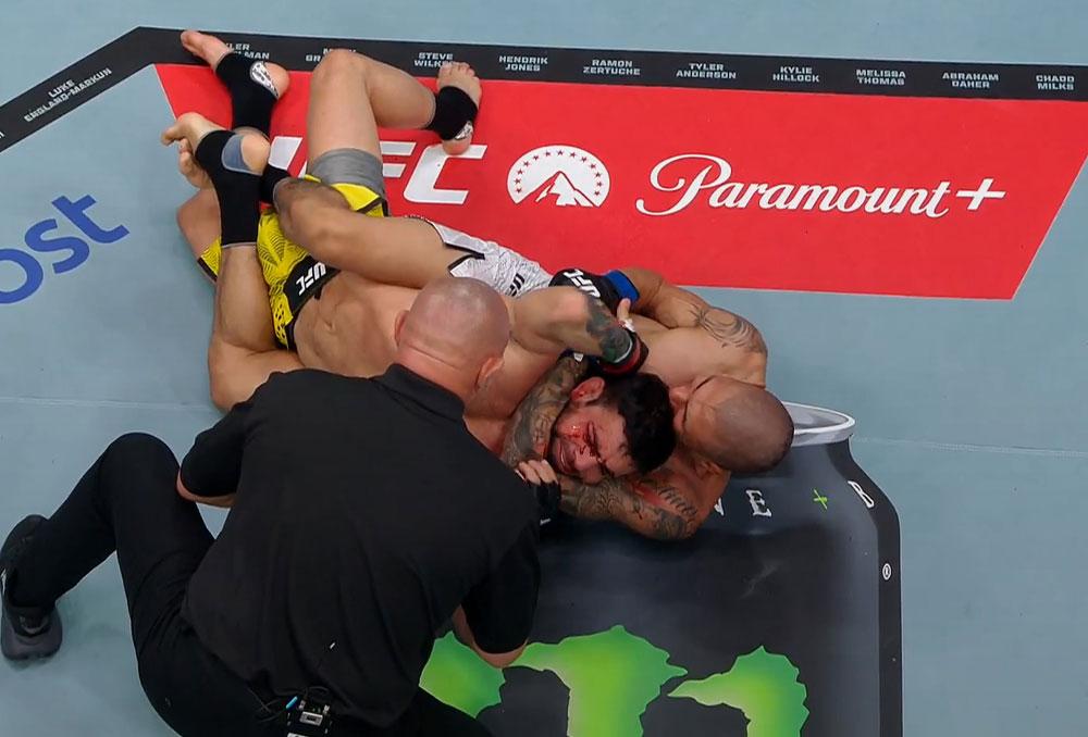 La foudre mexicaine s'abat sur Las Vegas grâce à la précision chirurgicale d'Edgar Chairez | UFC Fight Night 278