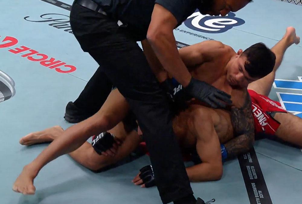 Une droite chirurgicale d'Alessandro Costa envoie Matt Schnell au tapis avant l'arrêt de l'arbitre | UFC Fight Night 278