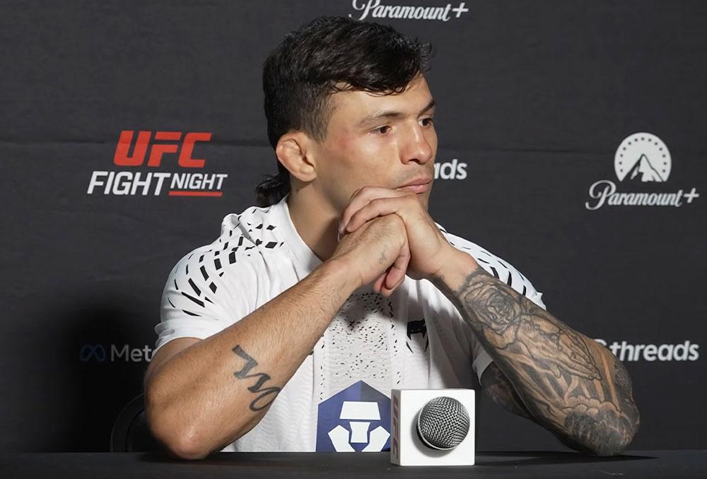 Alessandro Costa valide l'arrêt de l'arbitre et savoure son plan exécuté à la perfection | UFC Fight Night 278