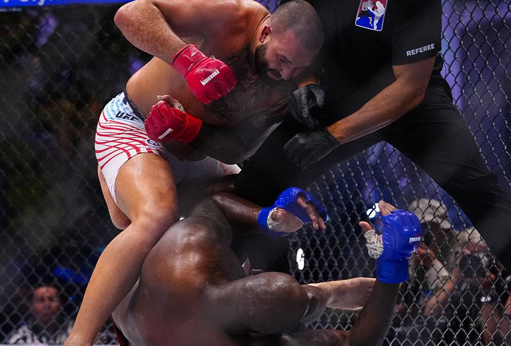 Josh Hokit domine et bat Derrick Lewis par TKO au deuxième round | UFC Freedom 250