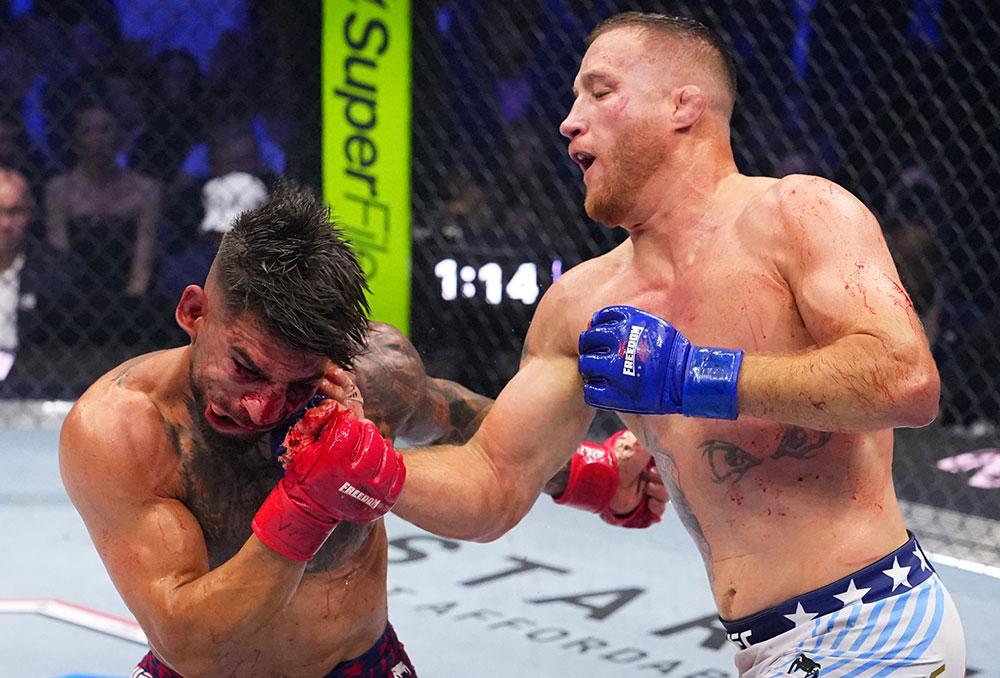 Justin Gaethje détruit et défigure Ilia Topuria au terme d’une guerre et décroche la ceinture incontestée de l’UFC | UFC Freedom 250