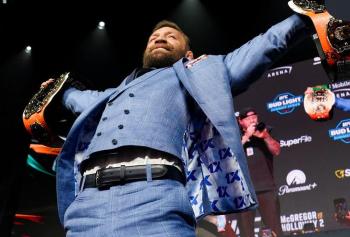 UFC 329 : Conor McGregor fait le show et chante du Oasis en conférence | Las Vegas