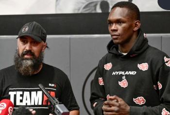Fin d'une ère : Israel Adesanya quitte Eugene Bareman et le City Kickboxing