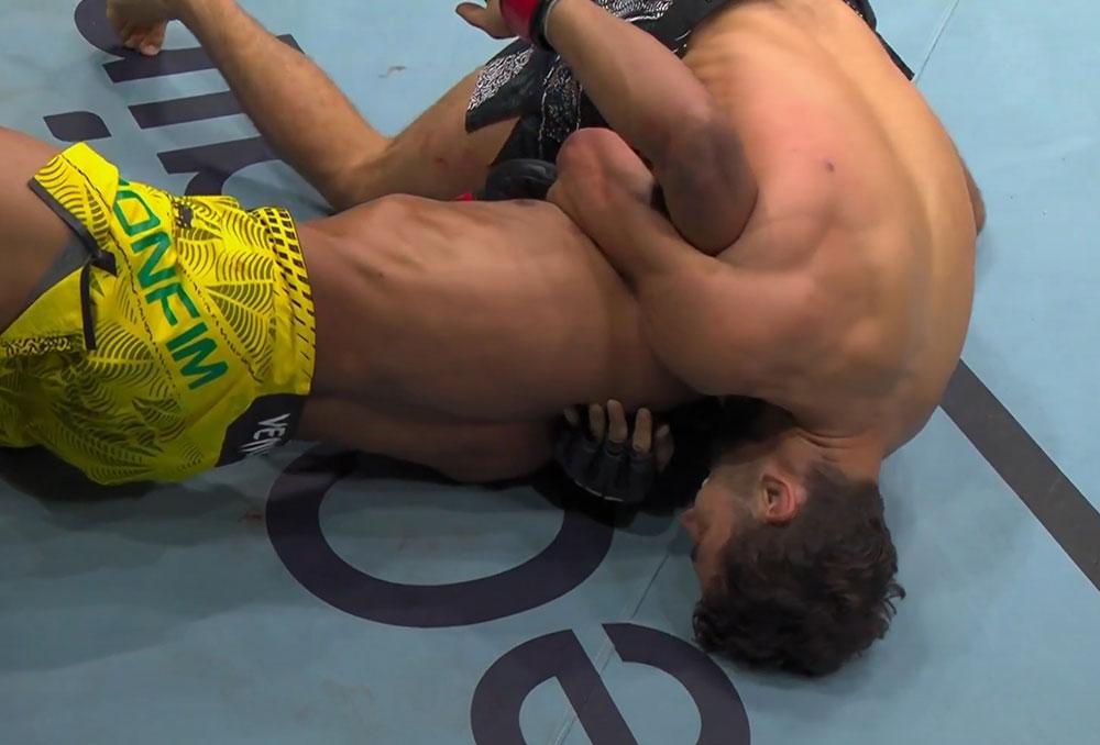 UFC Abu Dhabi : Axel Sola soumet Ismael Bonfim dès le premier round