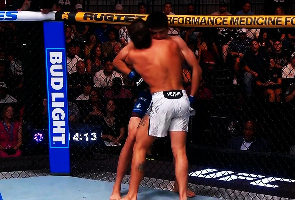 UFC Fight Night 284 : Ty Miller détruit Billy Ray Goff et s'impose par TKO au troisième round