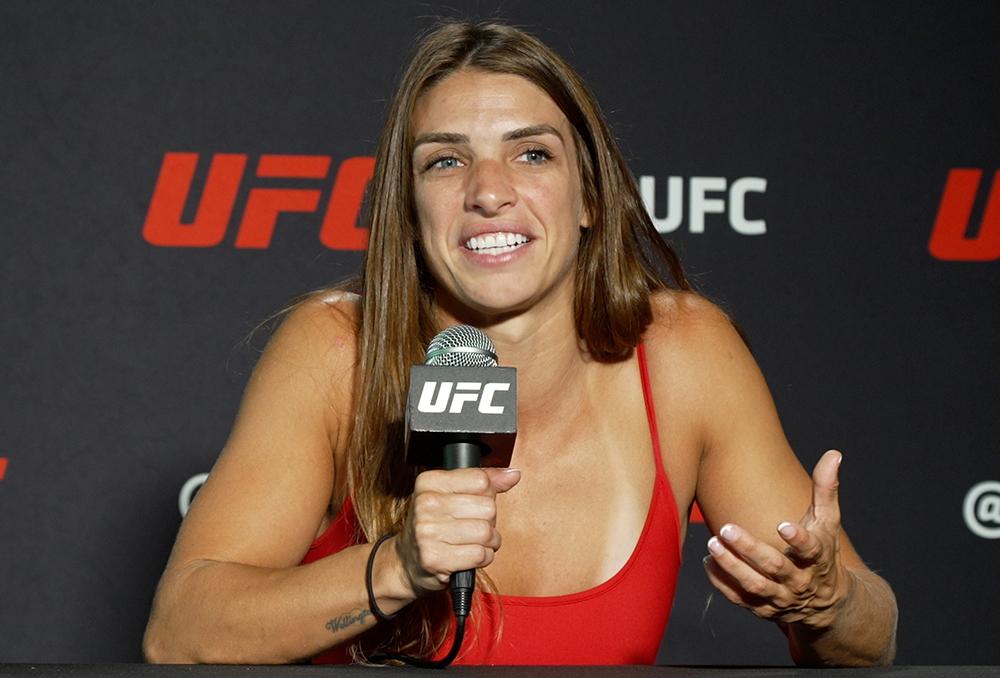 UFC 330 : Mackenzie Dern amusée par les propos de Gillian Robertson : « Je ne l'ai jamais rencontrée ! »