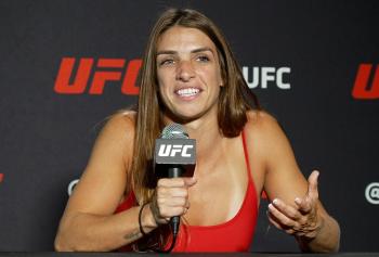 UFC 330 : Mackenzie Dern amusée par les propos de Gillian Robertson : « Je ne l'ai jamais rencontrée ! »