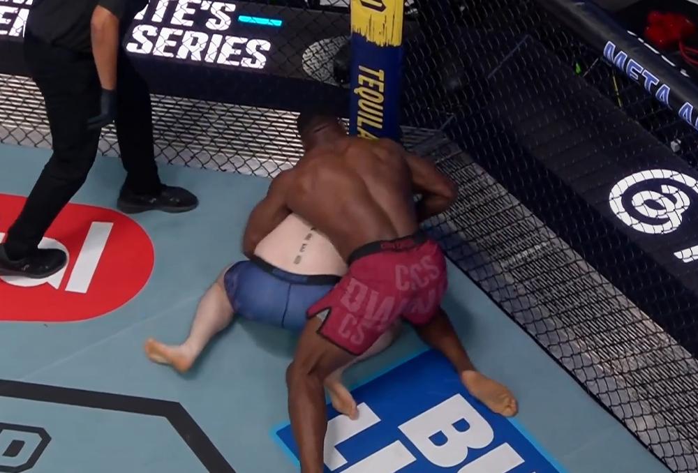 DWCS 87 : L'ancien joueur de NFL Anthony Wint détruit Matt Adams en 34 secondes