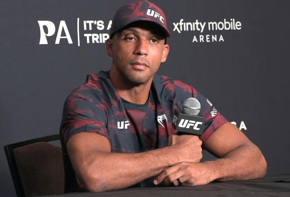 Au sommet de sa forme, Edson Barboza promet du spectacle et une véritable guerre à l'UFC 330