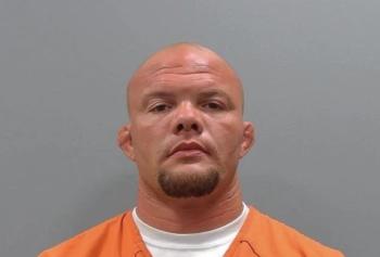 Anthony Smith plaide non coupable face aux accusations de violences conjugales
