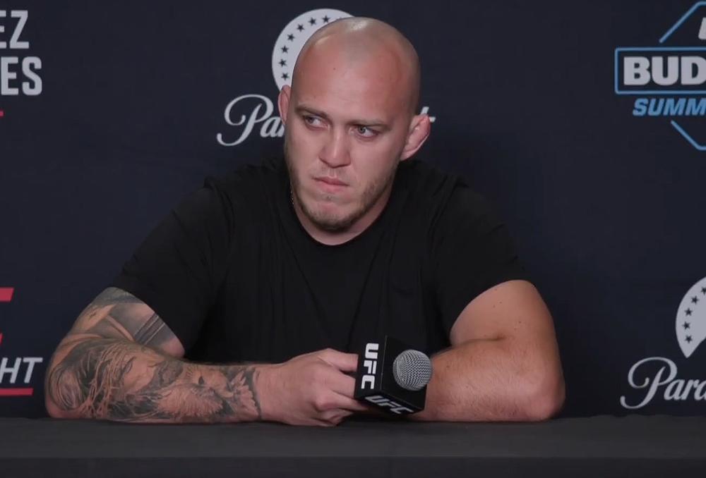 Discrétion médiatique et gros travail en salle : La méthode de Serghei Spivac avant l'UFC Sacramento