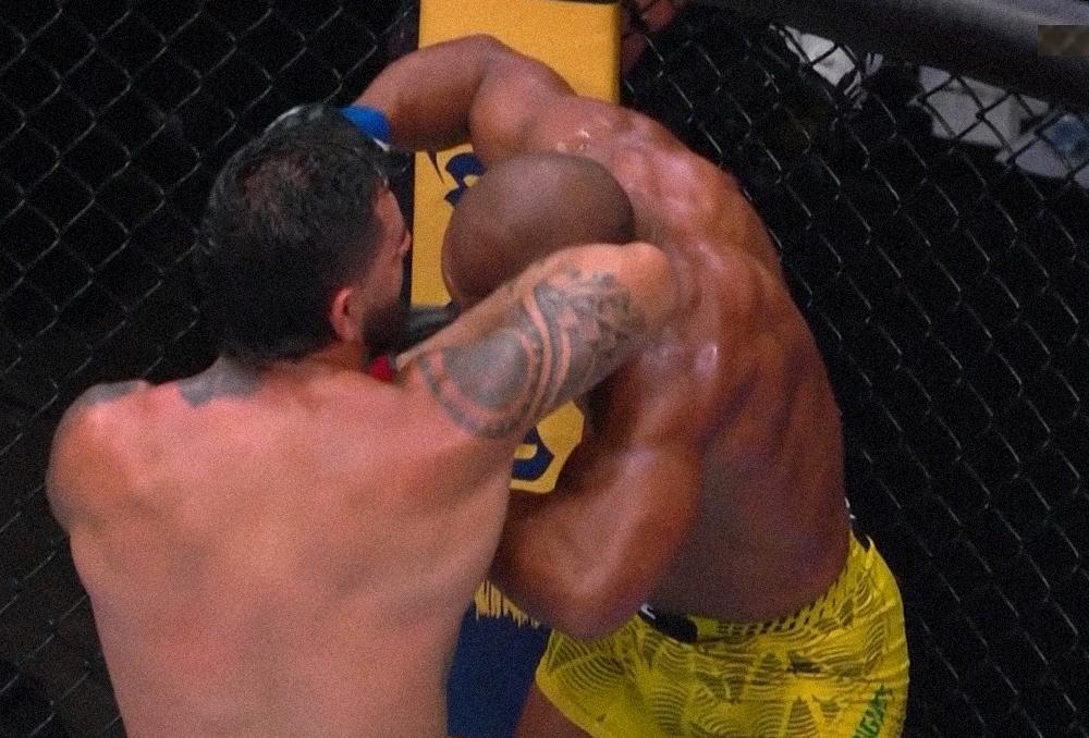 UFC Sacramento : Gregory Rodrigues bat Anthony Hernandez par décision unanime après 5 rounds