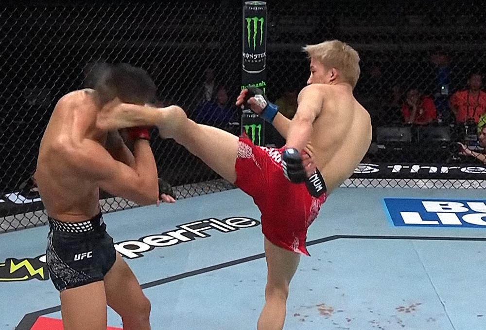 UFC Shanghai : Coup de pied à la tête et KO brutal au 2e round pour Kai Asakura face à Aoriqileng