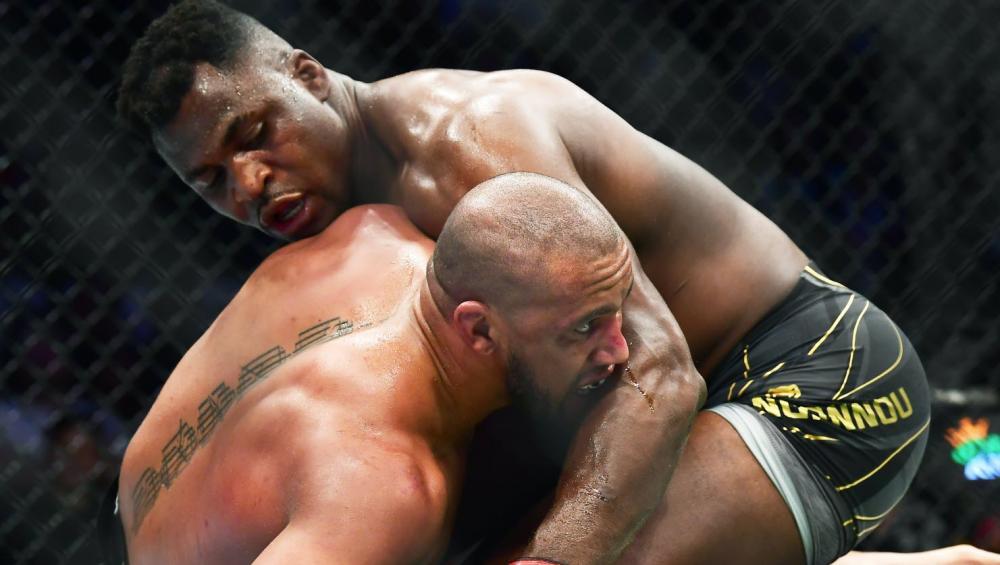 Cyril Gane explique pourquoi Jon Jones échouera là où Francis Ngannou a réussi.