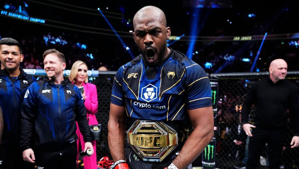 Jon Jones remporte le titre des poids lourds face à Ciryl Gane