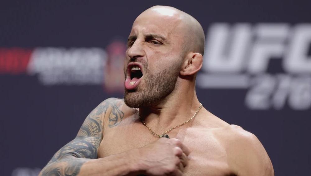 Alexander Volkanovski a dit à Max Holloway d'arrêter de battre ses aspirants