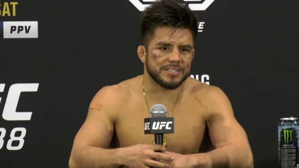 Henry Cejudo répond à l'appel du champion poids mouches de l'UFC Brandon Moreno