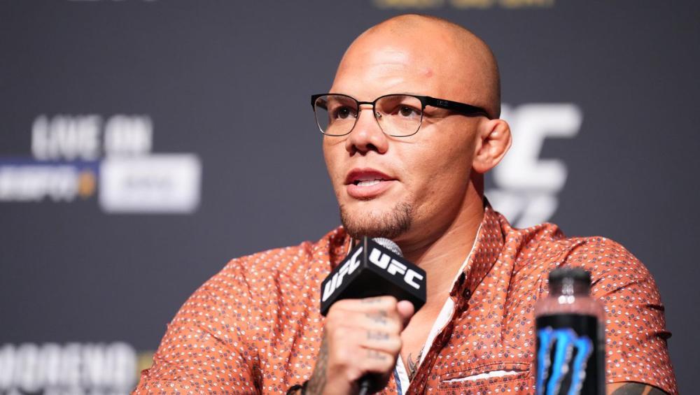 Anthony Smith explique pourquoi il attend avec impatience la retraite d'Amanda Nunes