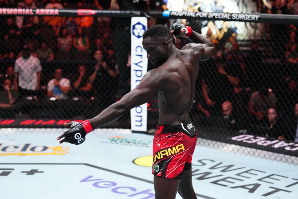 David Onama explique pourquoi il a choisi de “célébrer comme Izzy” après son KO lors de l'UFC on ABC 5