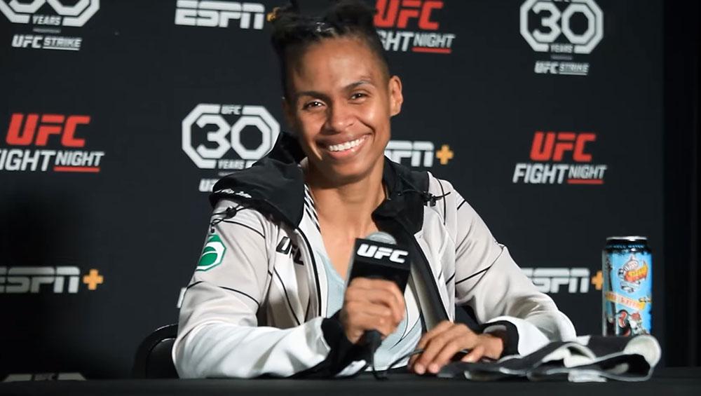 Luana Carolina a déclaré que l'entraînement et le fait de se battre heureuse ont fait toute la différence | UFC Vegas 76