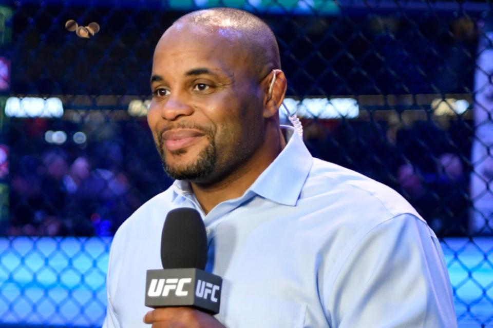 Daniel Cormier rend hommage à Jon Jones : “L'un des combattants les plus dominants de tous les temps”