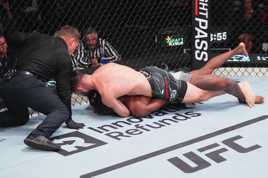 Nazim Sadykhov soumet Terrance McKinney au deuxième round | UFC on ESPN 49