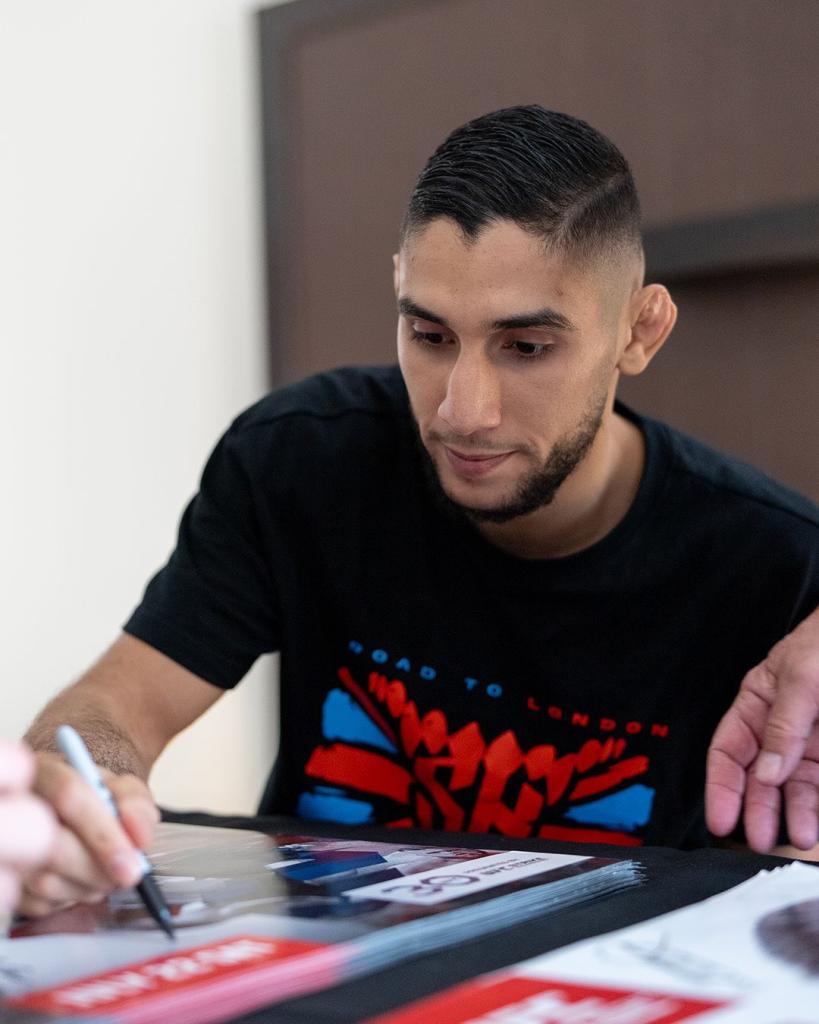 UFC on ESPN+ 82 - Séance de signature des posters