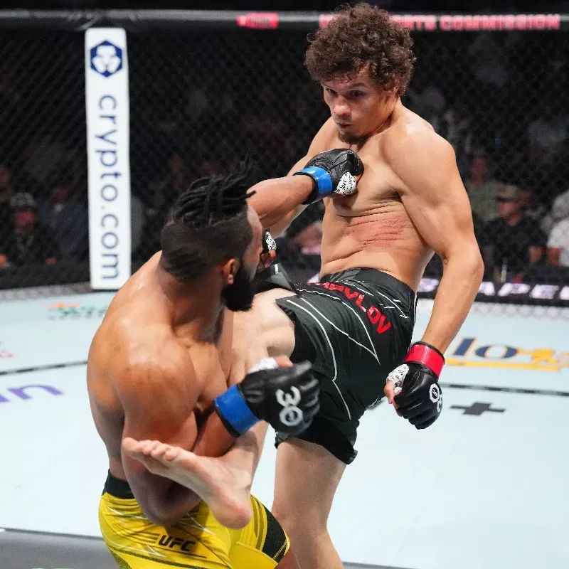 Roman Kopylov touche violemment Claudio Ribeiro avec un redoutable coup de pied à la tête | UFC 291