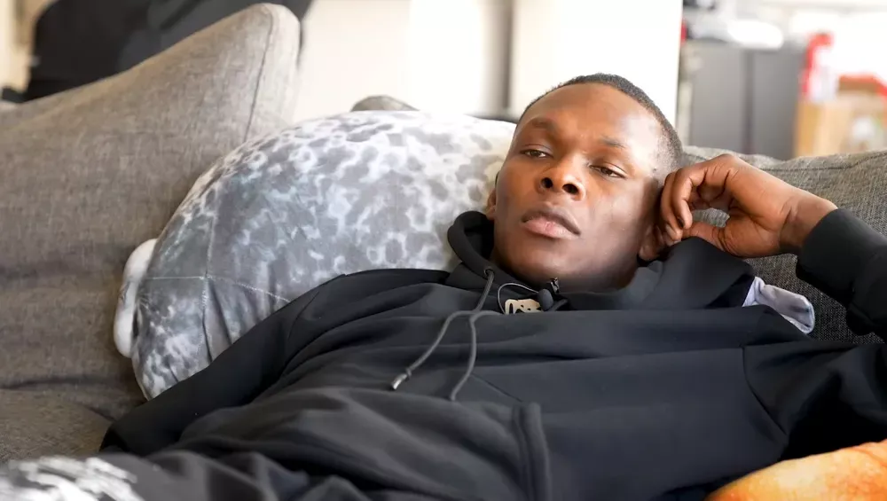 Israel Adesanya trouve qu'Alex Pereira s'est bien débrouillé dans sa nouvelle catégorie de poids