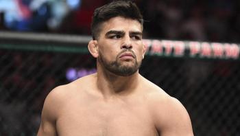 Kelvin Gastelum renonce à son combat contre Shavkat Rakhmonov en raison d'une blessure