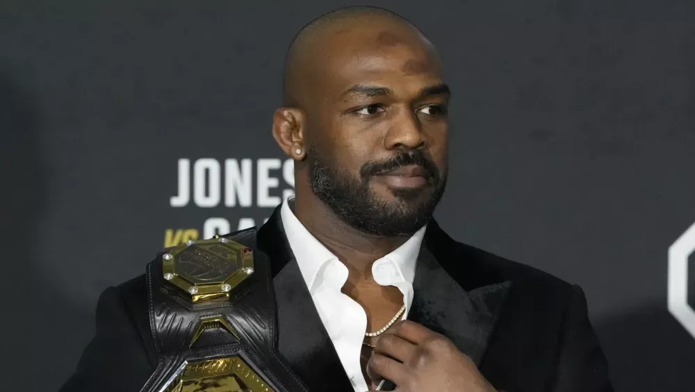 Jon Jones n'est pas très emballé par les prétendants au titre des poids lourds de l'UFC