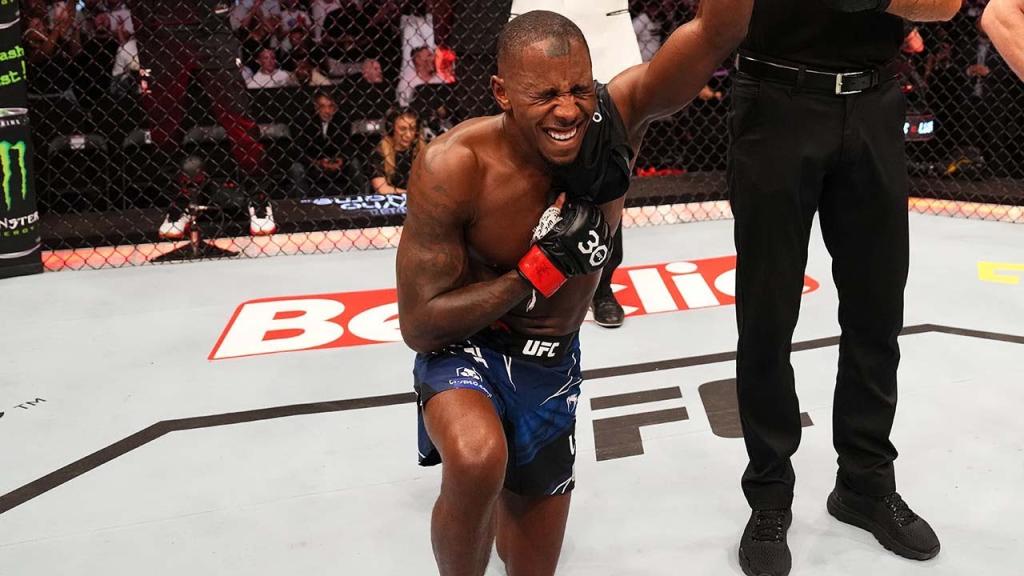 Taylor Laupilus bat Caolán Loughran par décision unanime | UFC Paris