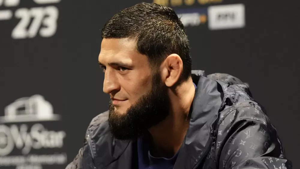 Khamzat Chimaev fait part de ses réflexions sur le nouveau champion des poids moyens de l'UFC