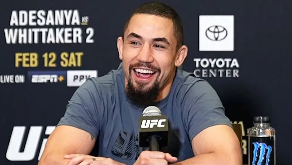 Robert Whittaker estime que le short notice pourrait jouer en faveur d'Alexander Volkanovski | UFC 294