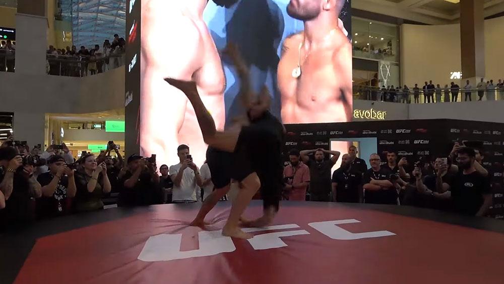 UFC 294 - Alexander Volkanovski : Open Workout Highlights