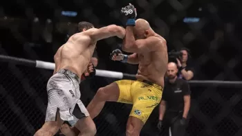 Ikram Aliskerov surprend Warlley Alves avec un coup de genou sauté | UFC 294