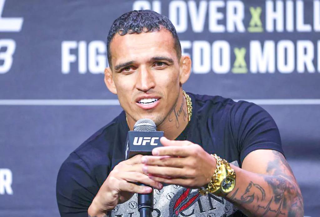 Charles Oliveira : Le KO d'Alexander Volkanovski par Islam Makhachev montre une évolution dans son jeu debout