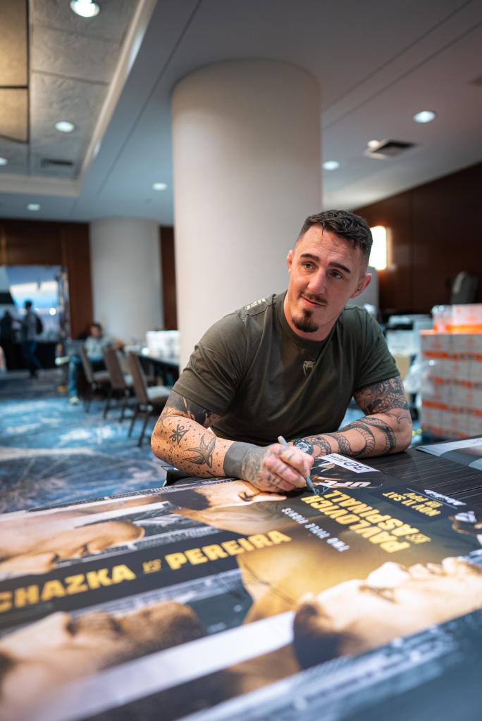 UFC 295 - Séance de signature des posters | New York City